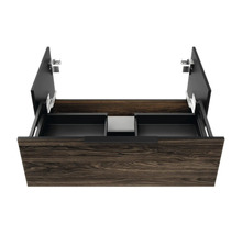 Waschtischunterschrank mit Holzmuster und offenem Stauraum