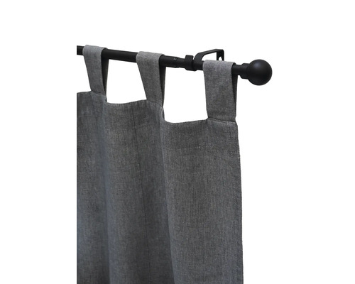 Grauer Vorhang mit Schlaufen an einer Gardinenstange