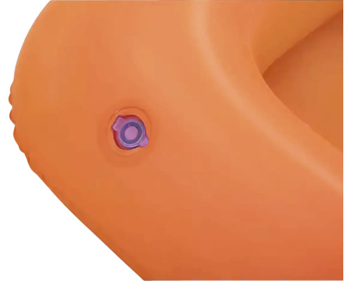 Detailaufnahme eines orangefarbenen Schwimmreifens mit Ventil