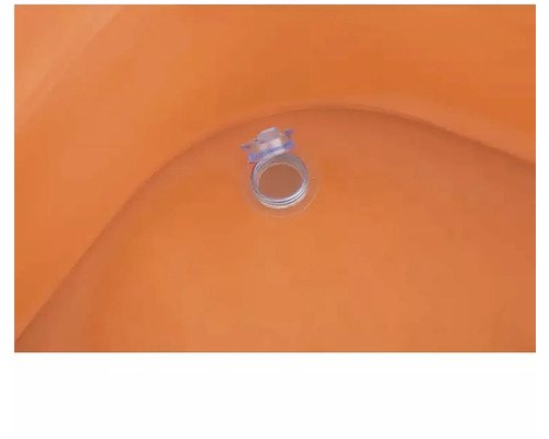 Detailansicht eines Badewannenablaufs