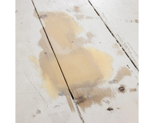 Holzboden mit reparierten Stellen