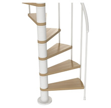 Wendeltreppe mit Holzstufen und weißem Geländer