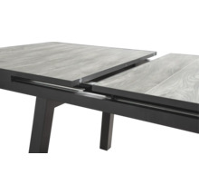 Ausziehbarer Gartentisch mit Tischplatte im Holzdesign