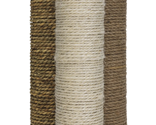 Detailaufnahme von drei Kratzbaumstämmen mit Sisal und Seegras umwickelt