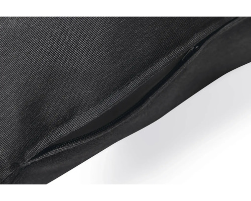 Detailaufnahme eines schwarzen Stoffbezugs mit Reißverschluss