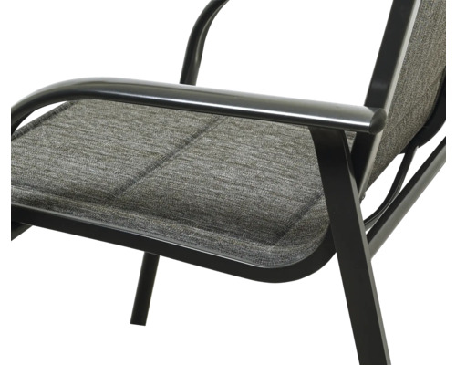 Detailaufnahme eines Gartenstuhls mit Textilbespannung und Metallgestell