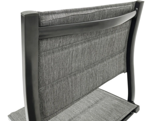 Detailansicht eines Gartenstuhls mit Textilbespannung