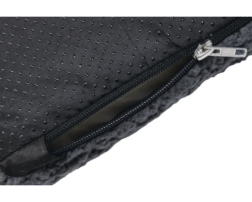 Detailansicht eines Hundebetts mit Reißverschluss und Anti-Rutsch-Beschichtung