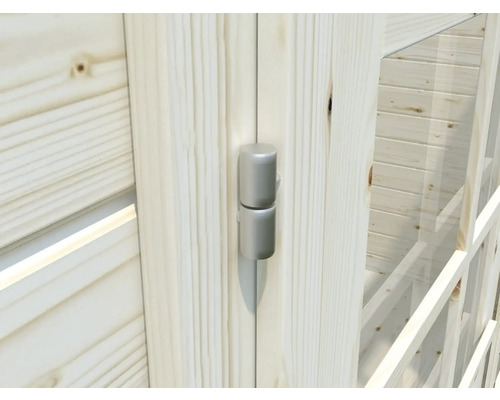 Detailansicht eines Türscharniers an einem Holzgartenhaus
