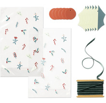 Geschenktüten mit weihnachtlichen Motiven, Geschenkanhänger, Geschenkband
