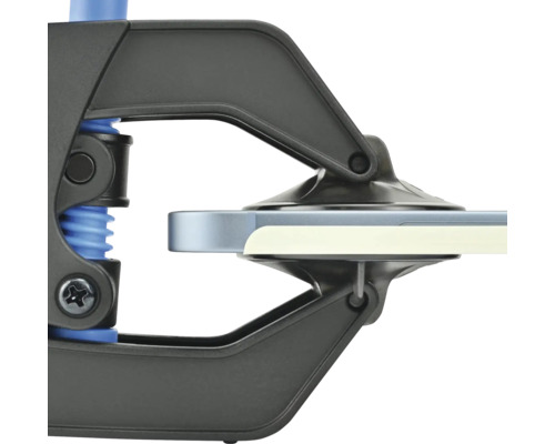 Kunststoff-Rahmenzwinge im Einsatz zur Fixierung von Werkstücken