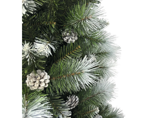 Nahaufnahme eines künstlichen Weihnachtsbaums mit Tannenzapfen