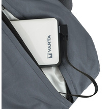 Varta Logo auf einer Powerbank in einer Jackentasche