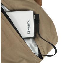 Varta Logo auf Powerbank in Jackentasche