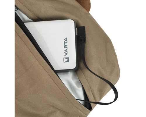 Varta Logo auf Powerbank in Jackentasche