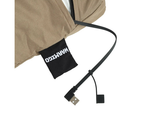 Detailansicht einer beheizbaren Jacke mit USB-Anschluss und Warmigo-Logo
