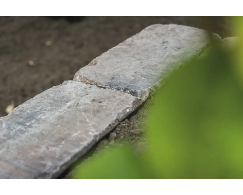 Nahaufnahme von Gartenmauersteinen