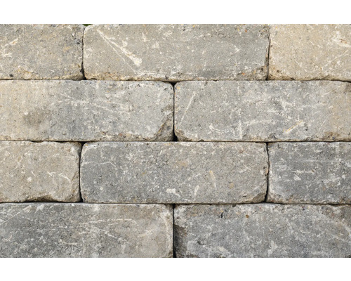 Mauer aus Betonsteinen