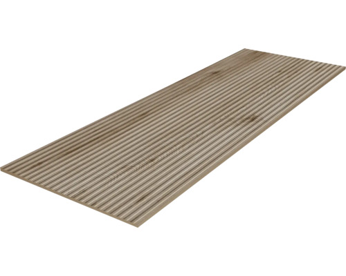 Terrassendiele aus Holz mit geriffelter Oberfläche