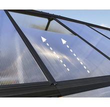 Detailansicht einer Gewächshausverglasung mit Belüftungsfunktion