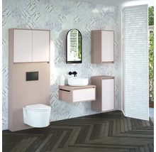 Modernes Badezimmer mit Waschbecken, Spiegel, Schränken und Toilette