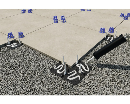 Fliesenverlegung mit Nivelliersystem, Mörtel und Fugenkreuzen