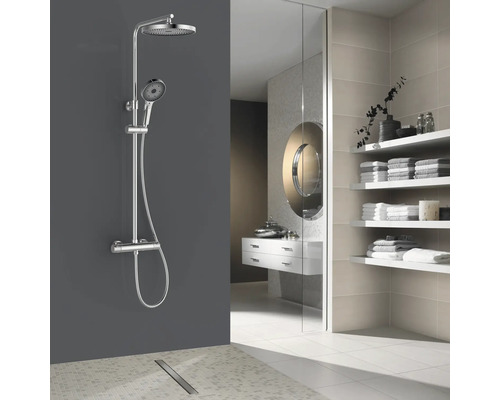 Duschgarnitur mit Kopfbrause und Handbrause im Badezimmer