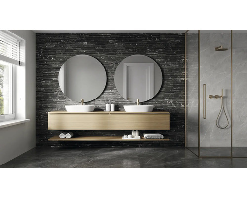 Modernes Badezimmer mit Doppelwaschtisch, runden Spiegeln und begehbarer Dusche