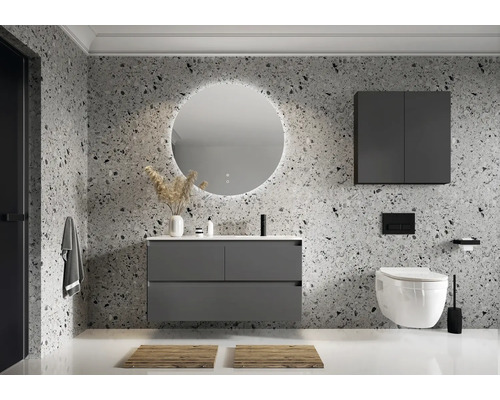 Modernes Badezimmer mit Waschtischunterschrank, Spiegel mit Beleuchtung und Wand-WC.