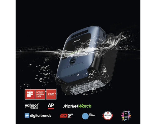 Poolreinigungsroboter im Wasser mit Auszeichnungen und Logos verschiedener Unternehmen