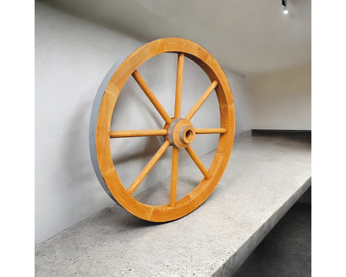 Holzwagenrad zur Dekoration