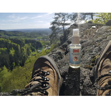 Ballistol Stichfrei Mückenschutz Pumpspray mit Wanderschuhen im Freien