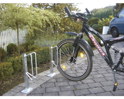 Fahrradständer aus Metall mit Fahrrad