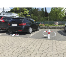 Anfahrsichere Parkplatzsperre umlegbar mit Profilzylinderschloß und Dübelbefestigung weiß-rot H= 500 mm B = 800 mm