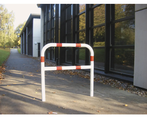 Absperrbügel aus Stahl mit Markierungen