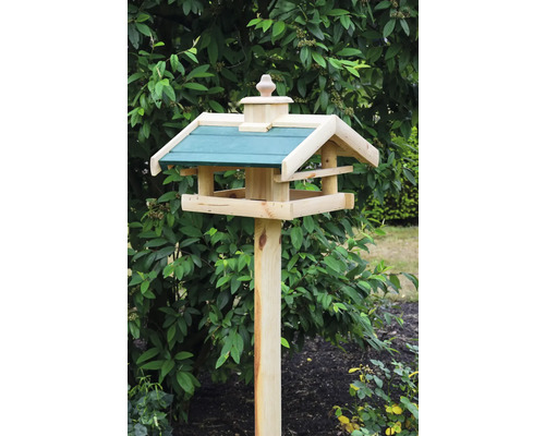 Vogelhaus aus Holz mit Ständer im Garten