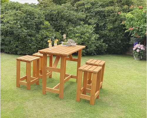 Holz-Bistro-Set mit einem Tisch und vier Hockern im Garten