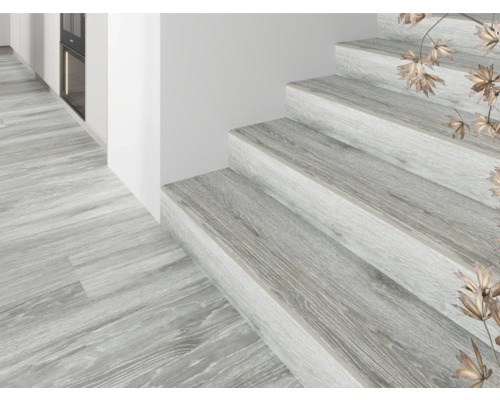 Boden und Treppe mit Holzdekor in einem hellen, modernen Interieur