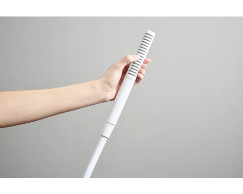 Handbrause in der Hand gehalten