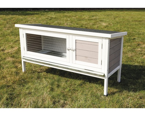 Kleintierstall aus Holz mit Gittertür und seitlicher Holztür