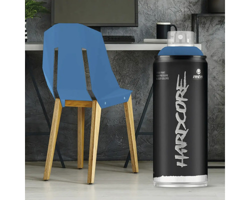 Sprühfarbe mit lackiertem Stuhl