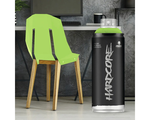 Lackdose und Stuhl mit lackierter Sitzfläche