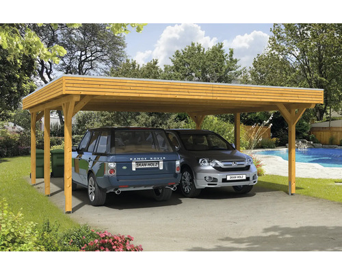 Doppelcarport SKAN HOLZ Spessart inkl. Pfostenanker 611 x 604 cm eiche hell Doppelcarport aus Holz mit zwei geparkten Autos im Garten.