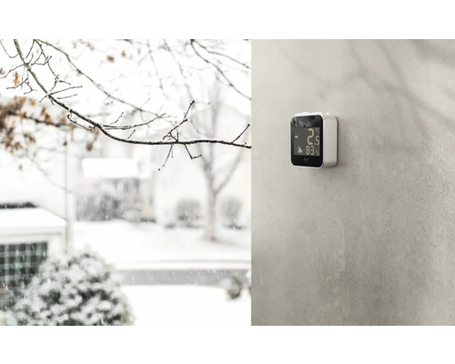 Eve Wetterstation an der Wand mit Außenansicht im Winter