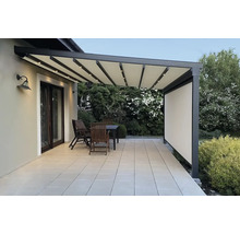 Terrasse mit Pergola, Tisch und Stühlen