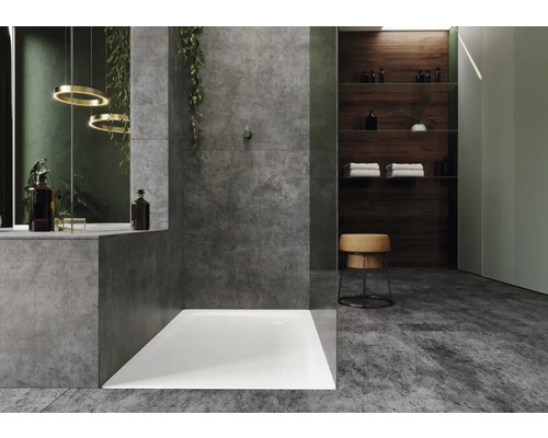 Modernes Badezimmer mit Dusche, grauen Fliesen und Holzelementen