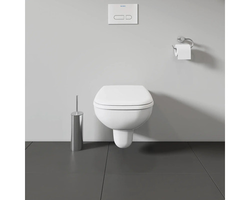 Wand-Tiefspülklosett mit Toilettenpapierhalter, Spülknopf und WC-Bürste