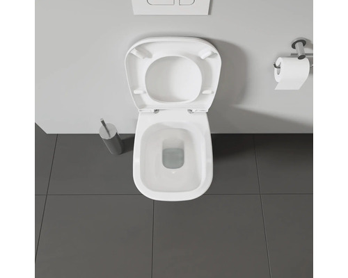 Aufnahme von oben einer Toilette mit geöffnetem Deckel im Badezimmer.