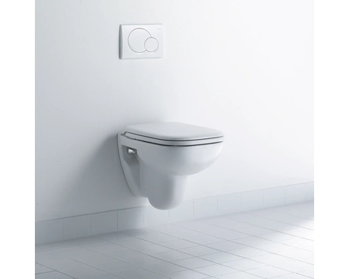 Wandhängendes Tiefspülklosett mit Betätigungsplatte