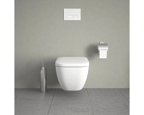 Wandhängendes WC mit Betätigungsplatte, Toilettenpapierhalter und WC-Bürste